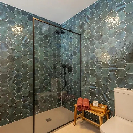 Mi Lola تورّيفيِخا